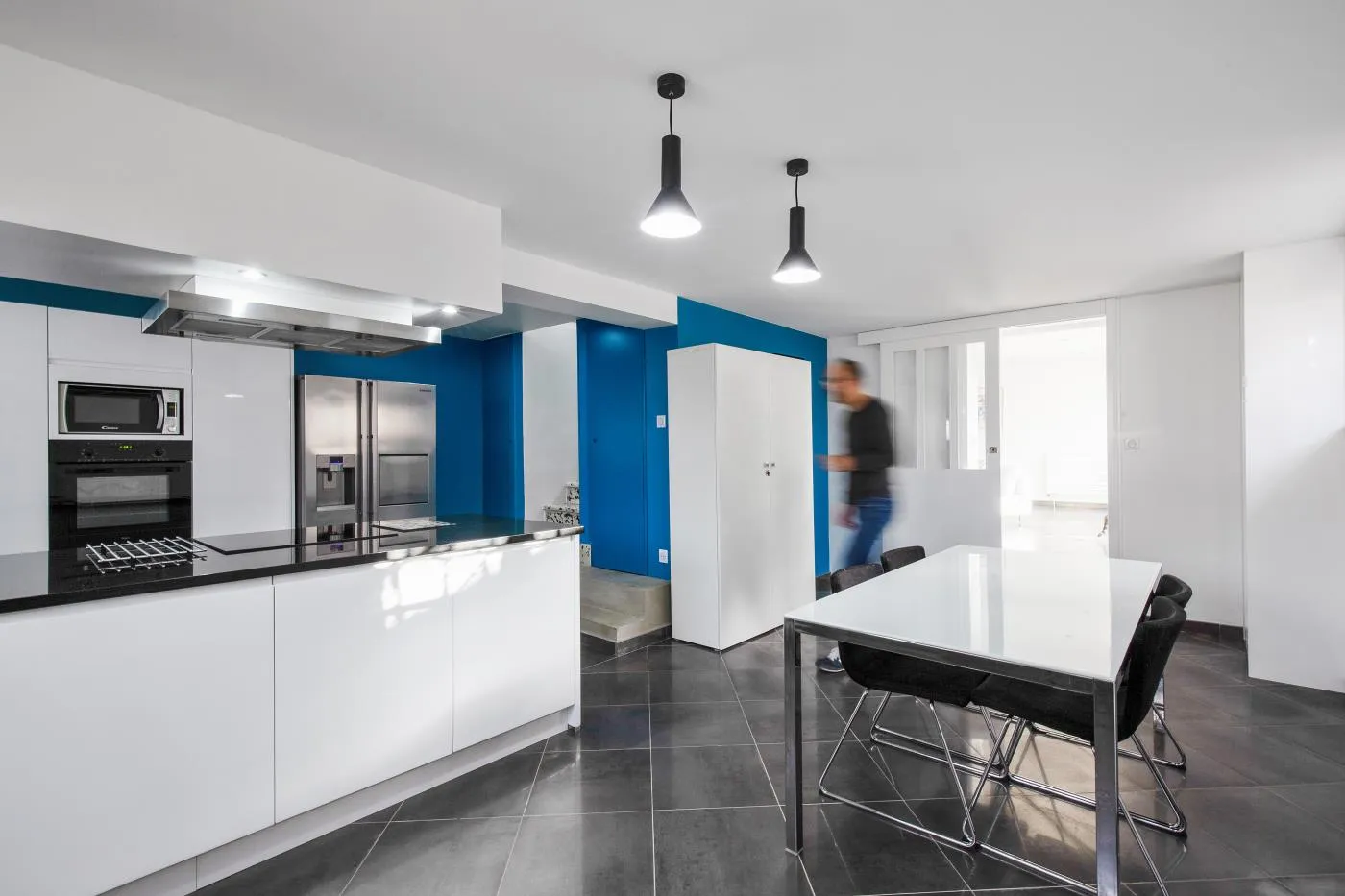 Réaménagement d´un ancien garage de maison en cuisine
