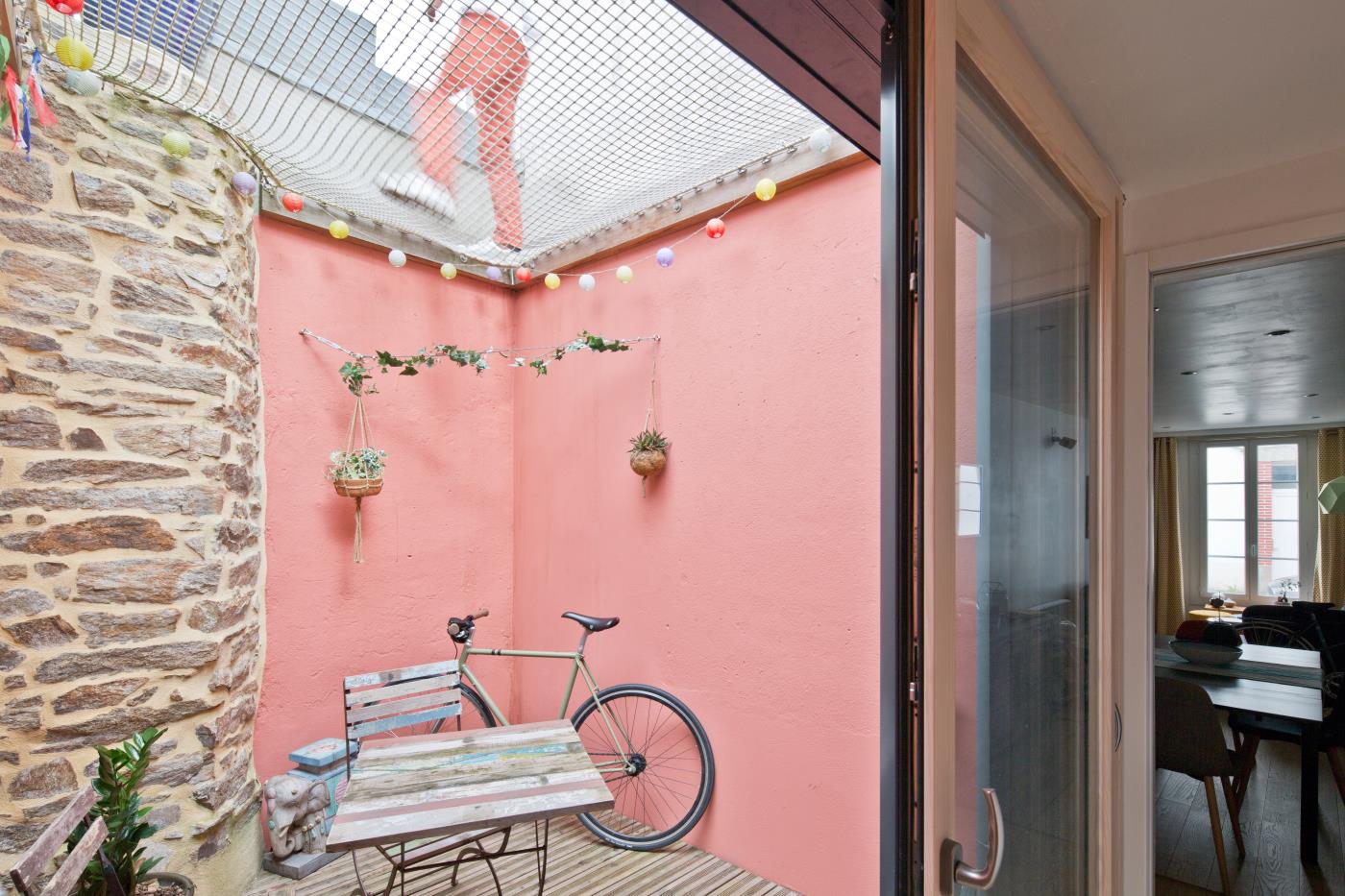 Maison-patio avec filet - Réalisation de l'architecte SAAC sur Rennes et sur le département d'Ille et Vilaine
