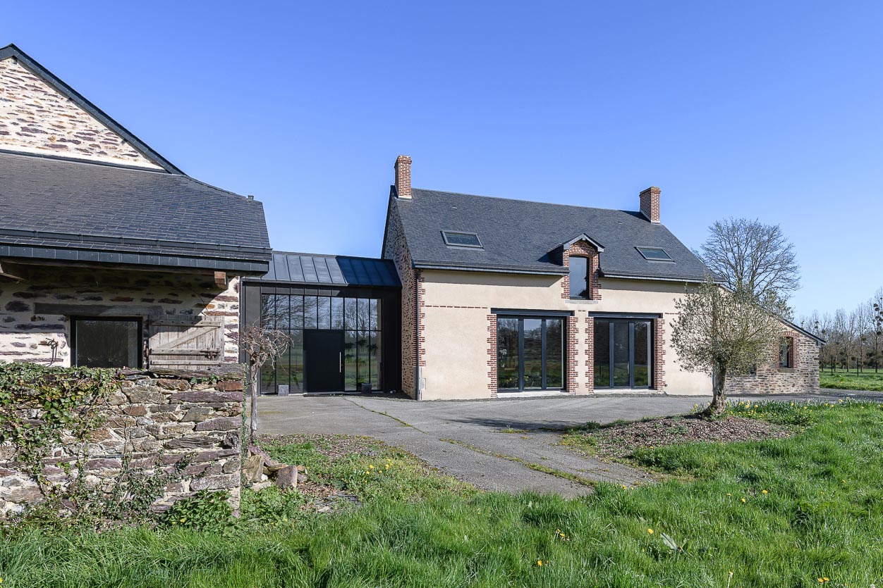 Rénovation et extension d´une longère et sa grange sur Saint Aubin du Cormier