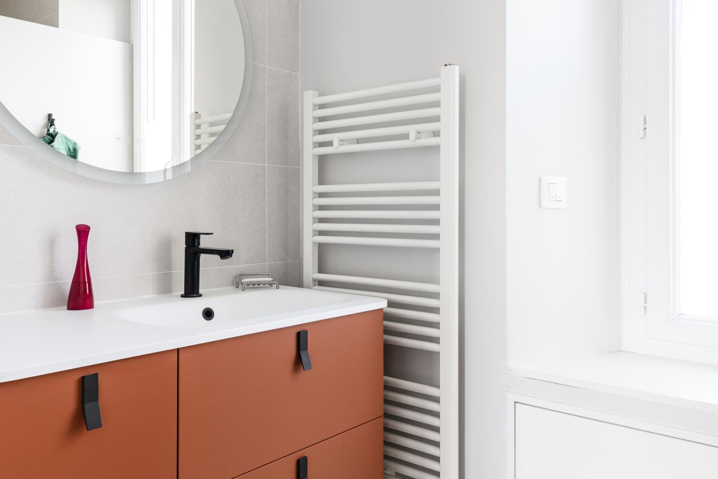 Extension d´une petite maison en pierre