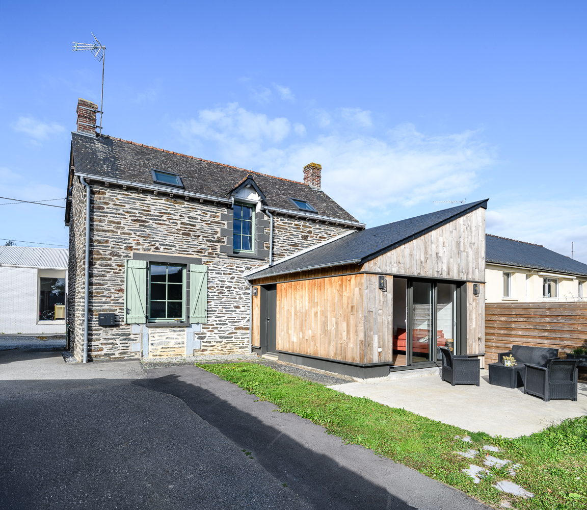 Extension d´une petite maison en pierre
